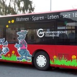 Buswerbung mit Comic-Kängurus